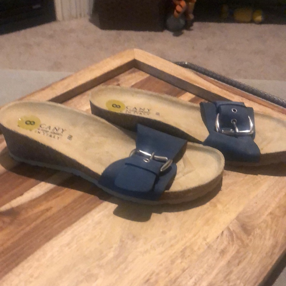 NWOT Tuscany sandals